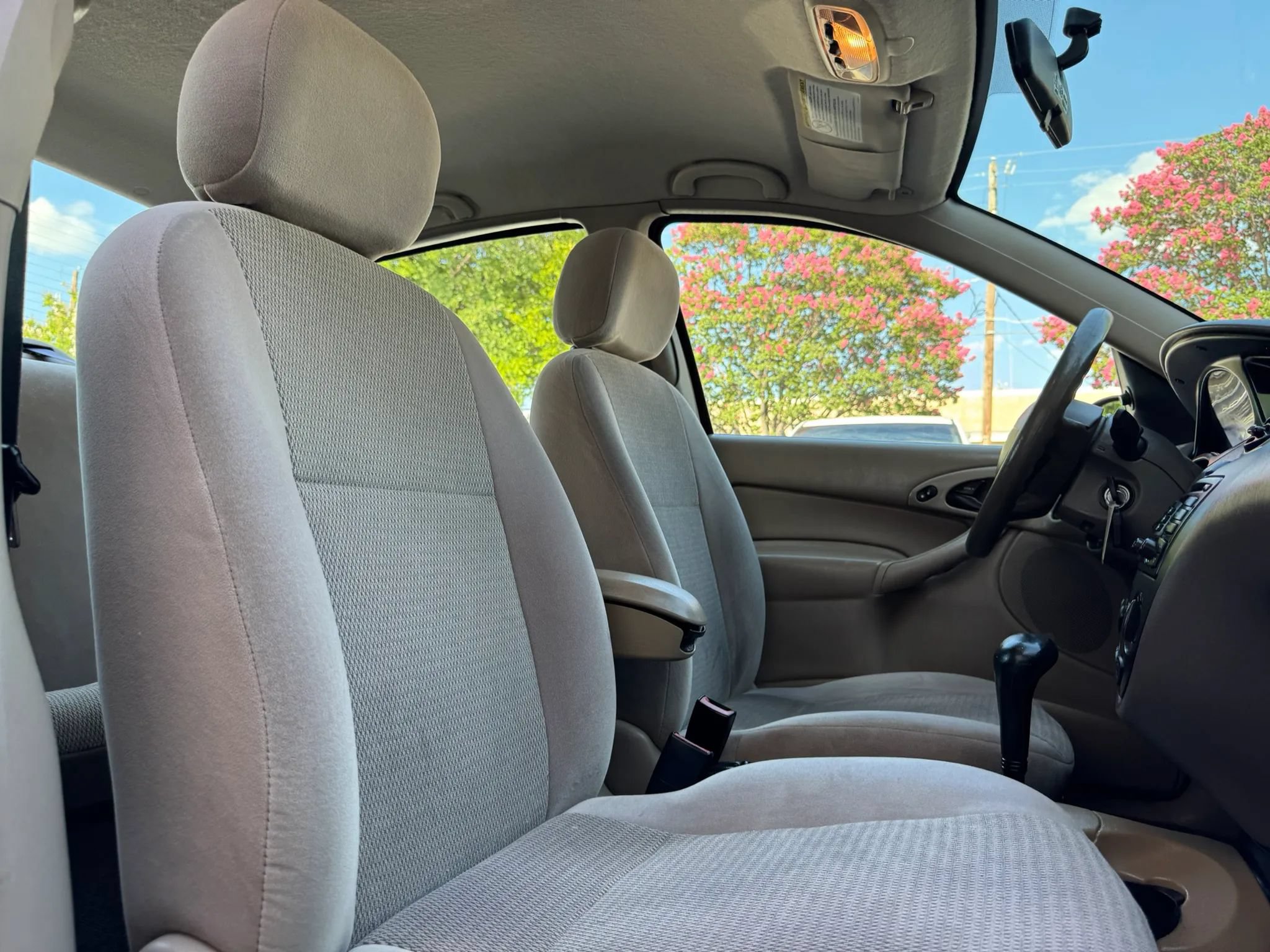Used 2003 Ford Focus SE FWD image 23