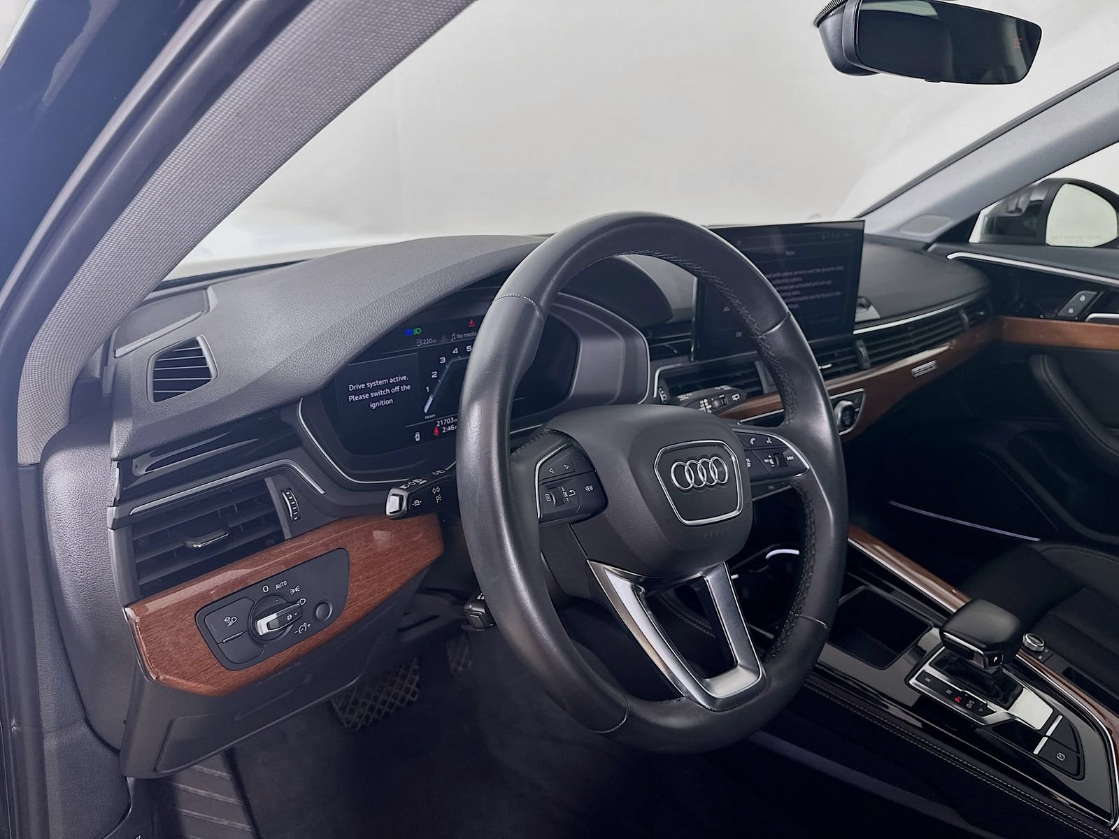 Used 2023 Audi A4 2.0T allroad Premium Plus w/ Premium Plus Package AWD/4WD image 31