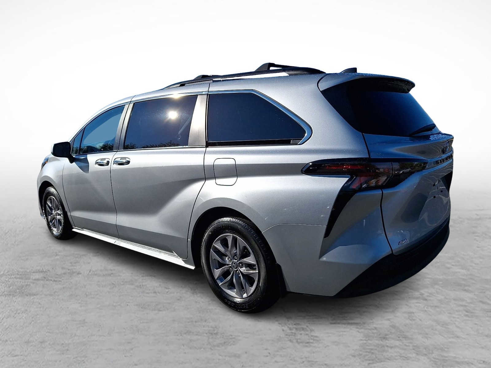 Used 2024 Toyota Sienna XLE w/ XLE Plus Package AWD/4WD image 6