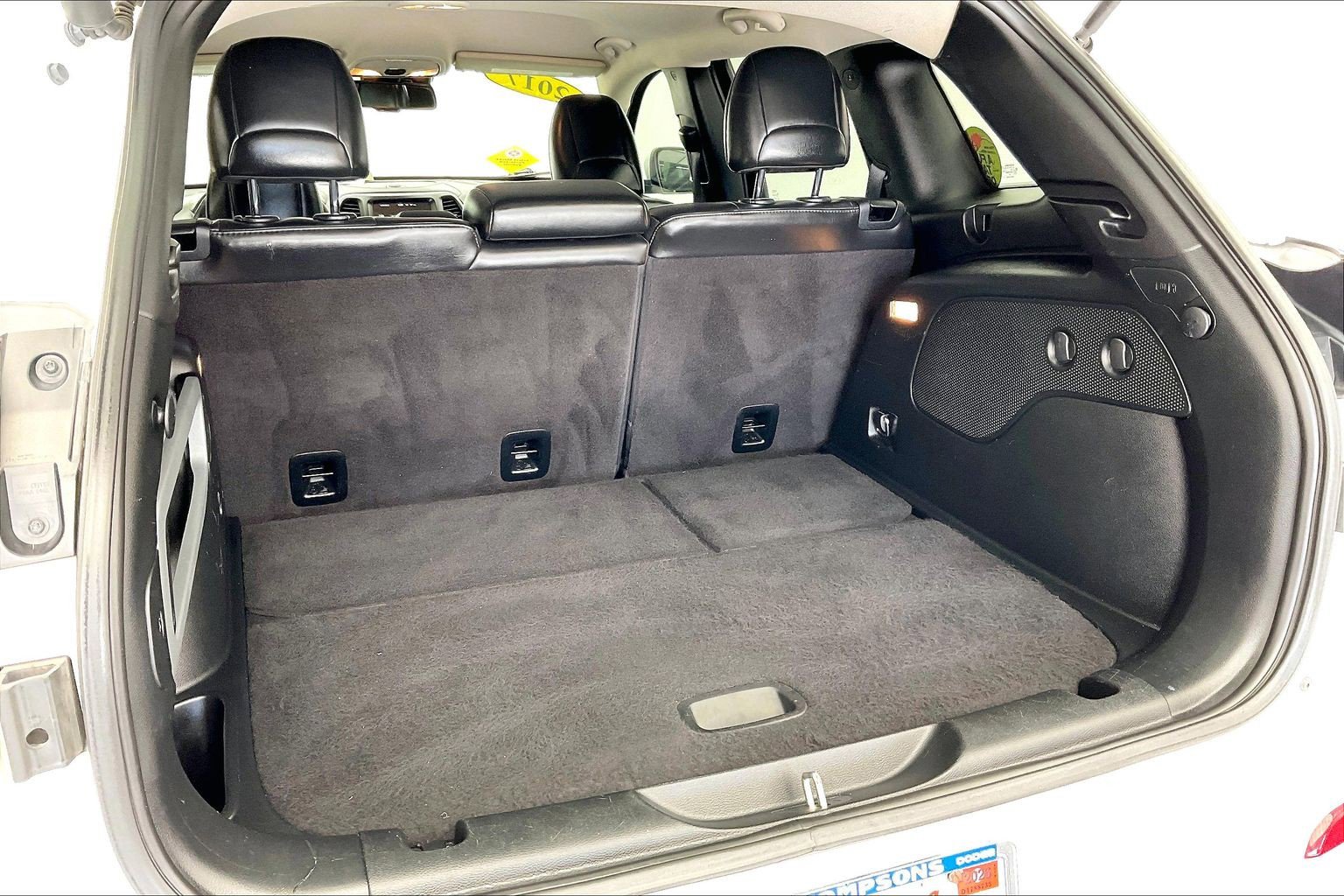 Used 2017 Jeep Cherokee Overland w/ Technology Group image 27