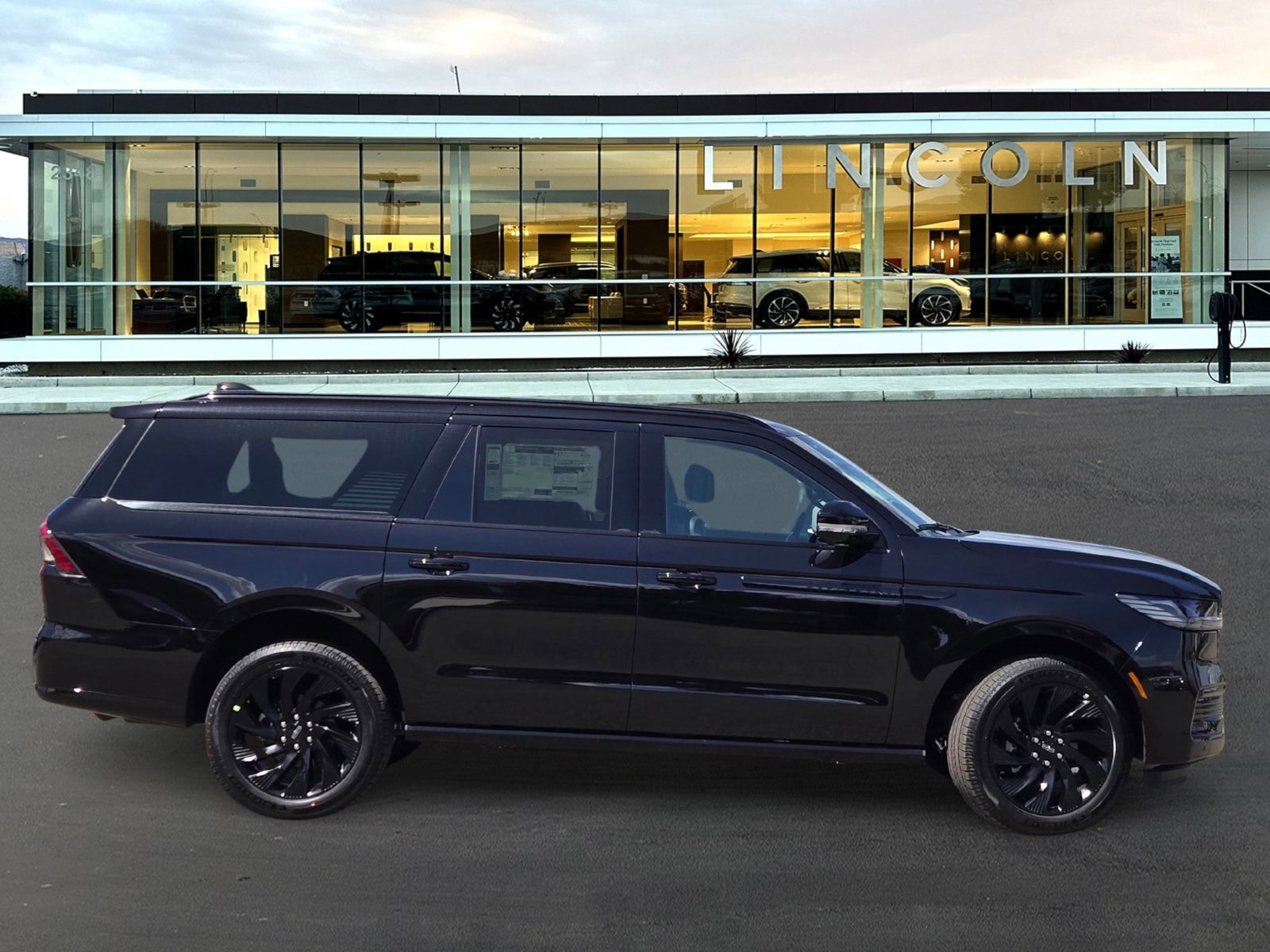 New 2026 Lincoln Navigator L Reserve AWD/4WD image 3