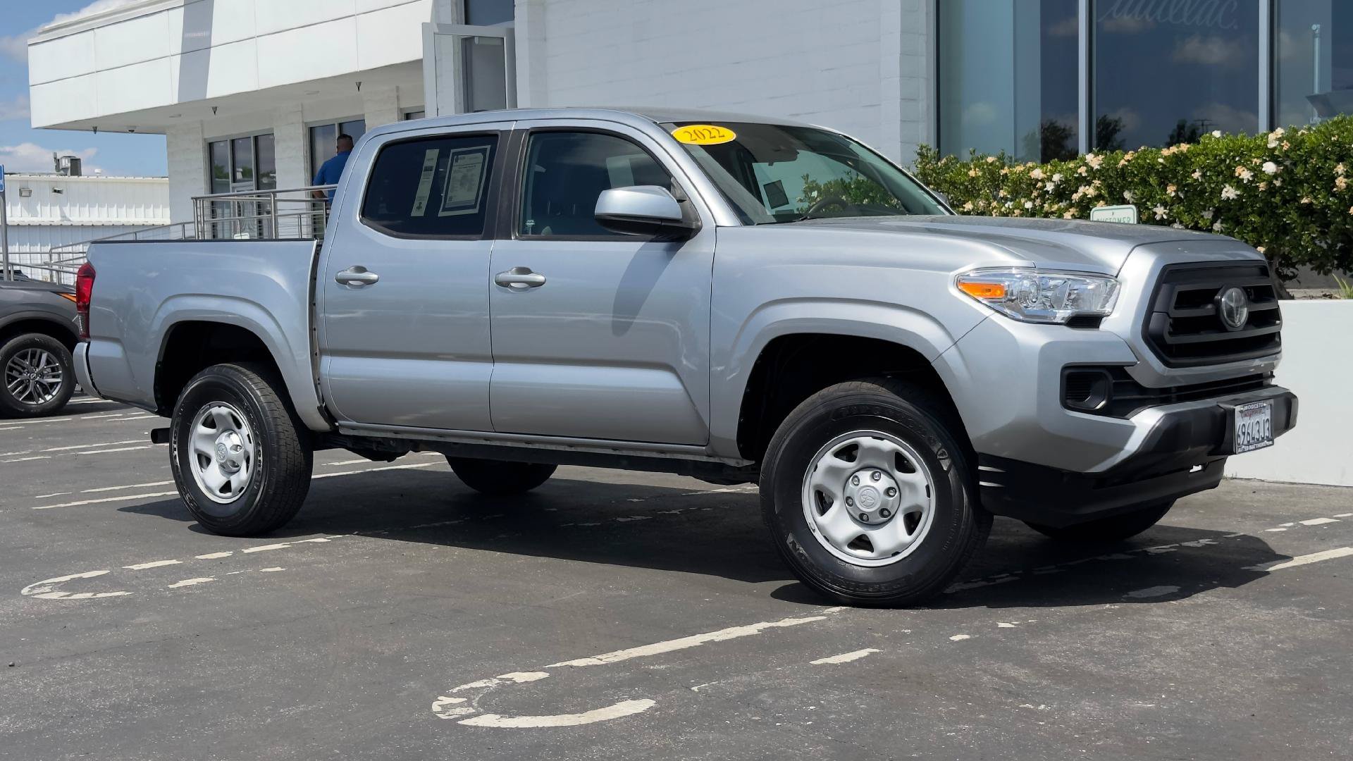 Used 2022 Toyota Tacoma SR w/ SR Convenience Package RWD image 2