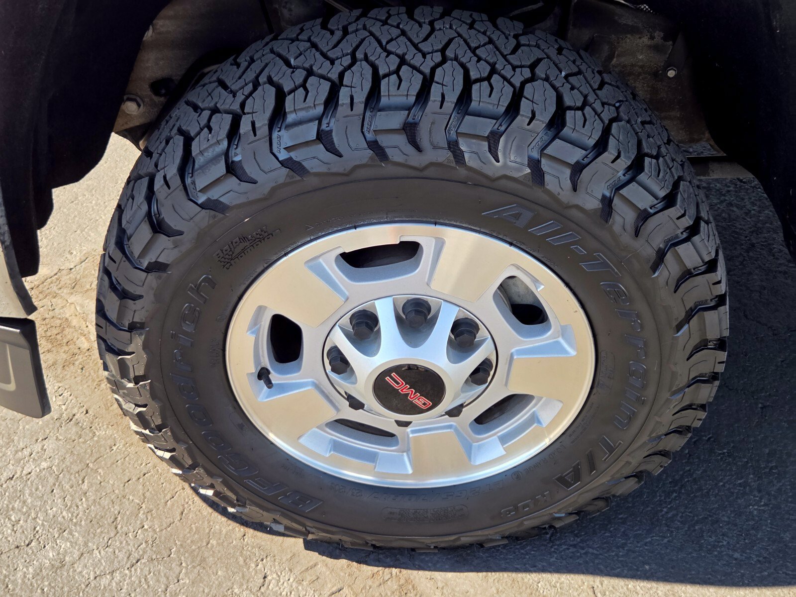 Used 2017 GMC Sierra 2500 SLE w/ HD SLE Preferred Plus Package AWD/4WD image 9