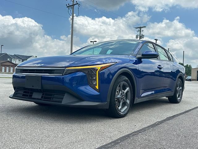 Used 2025 Kia K4 FWD image 1
