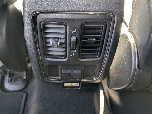 Used 2019 Jeep Grand Cherokee Altitude image 13