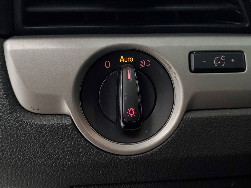 Used 2021 Volkswagen Passat 2.0T SE image 13