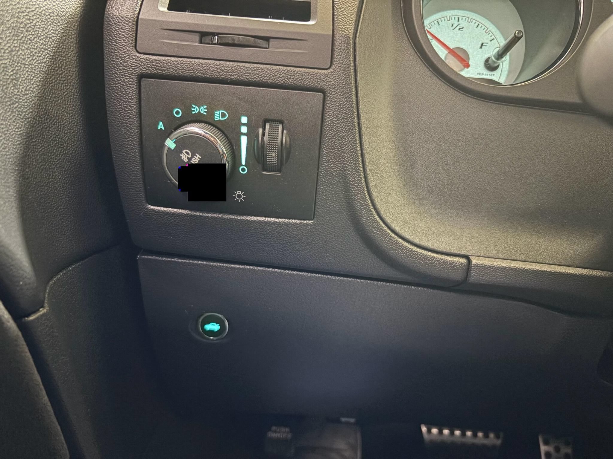 Used 2013 Dodge Challenger SRT8 w/ Harman Kardon Audio Group RWD image 16