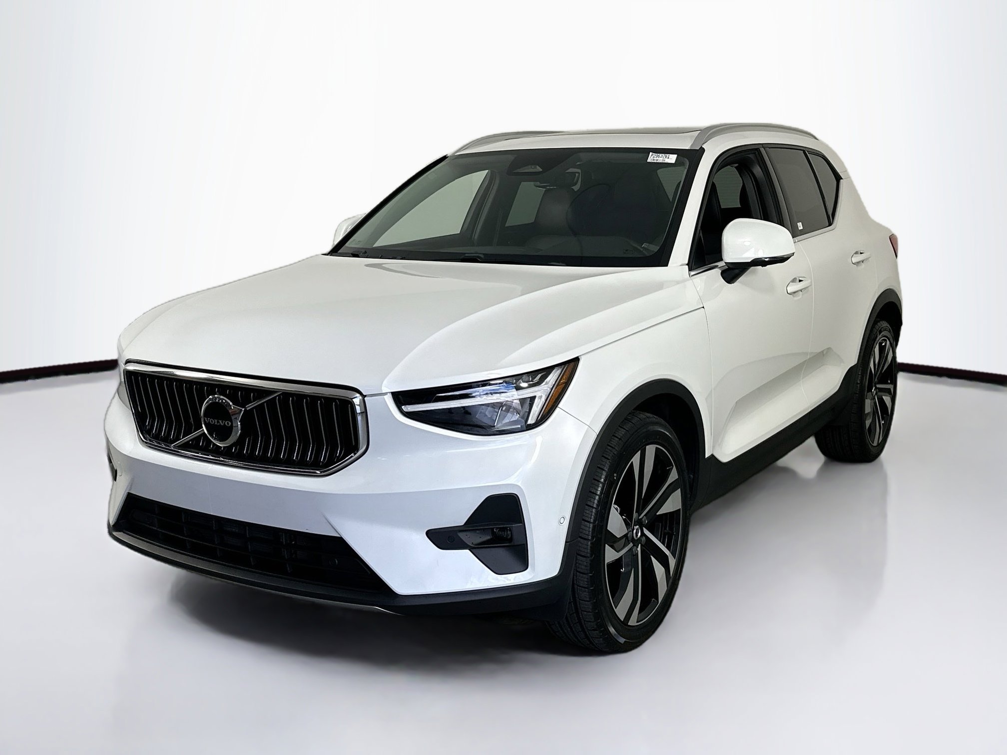Used 2023 Volvo XC40 B4 Plus w/ Driver Assist Package