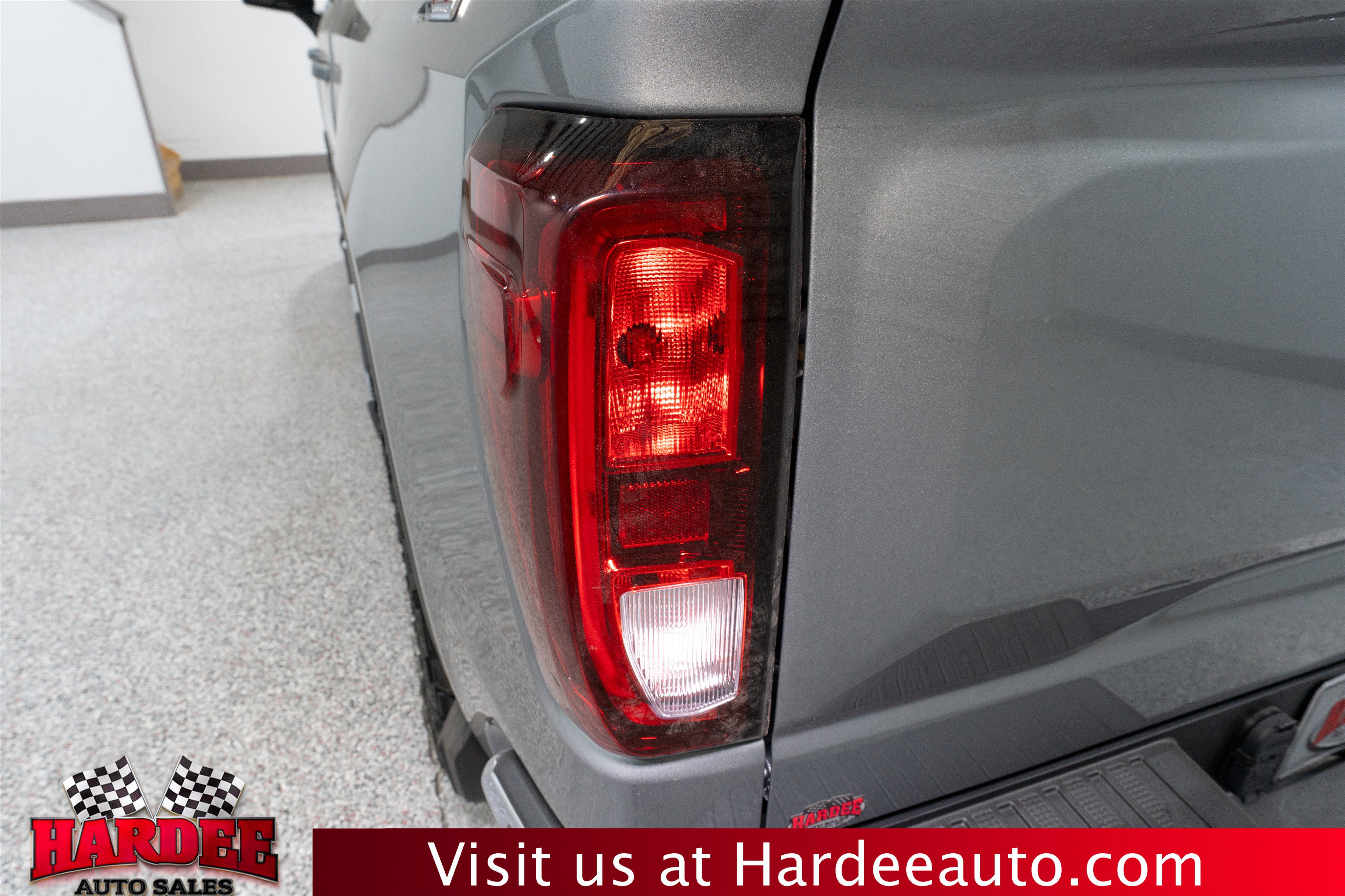 Used 2024 GMC Sierra 1500 SLE w/ Preferred Package image 9