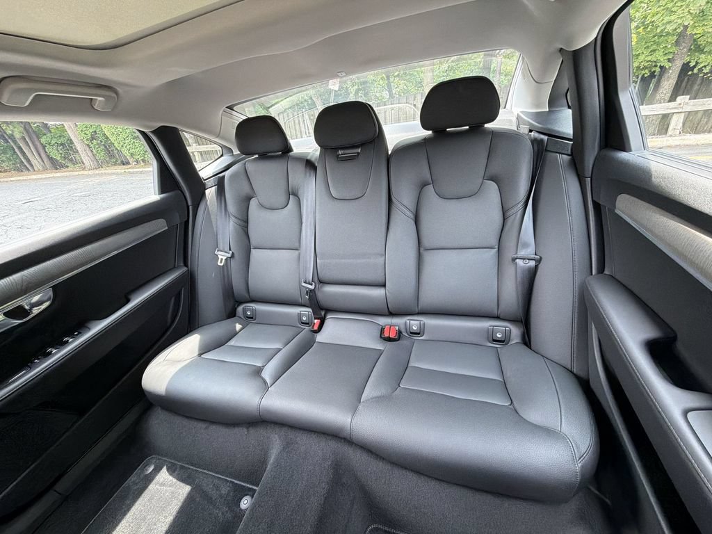 Used 2025 Volvo S90 B6 Plus AWD/4WD image 21