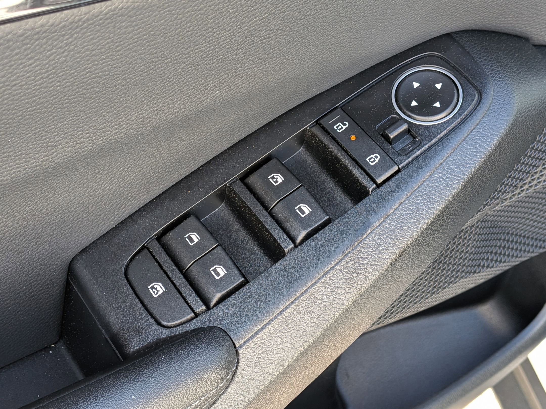 Used 2025 Kia Seltos S FWD image 13