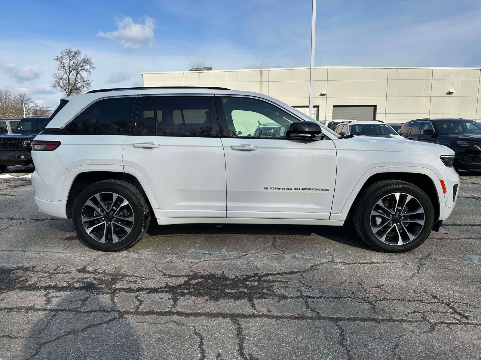 Used 2022 Jeep Grand Cherokee Overland w/ Luxury Tech Group IV image 6