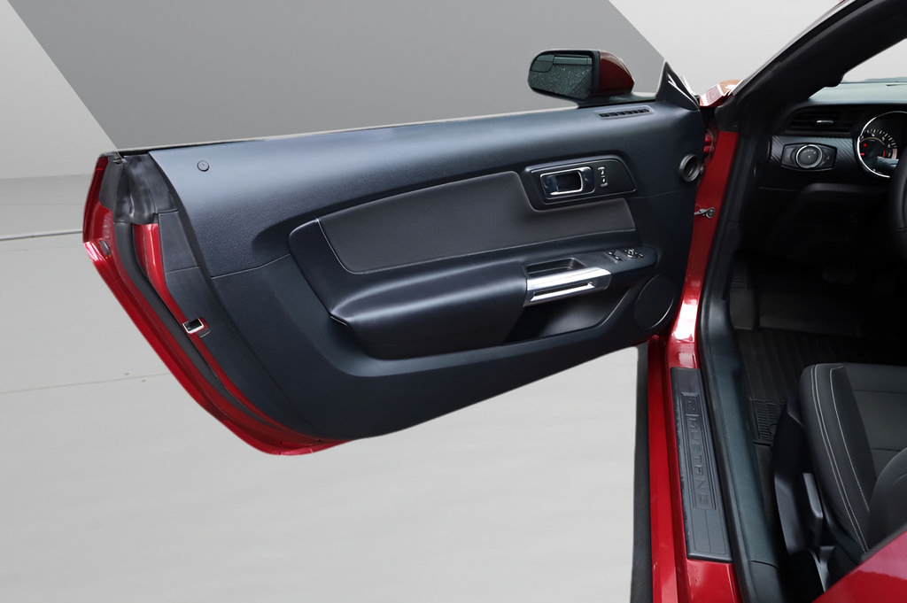 Used 2015 Ford Mustang Coupe RWD image 15