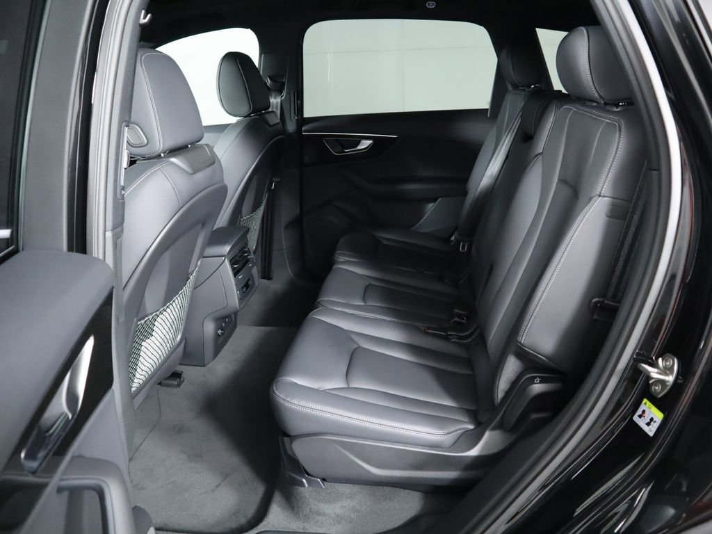 Certified 2025 Audi Q7 2.0T Premium image 21