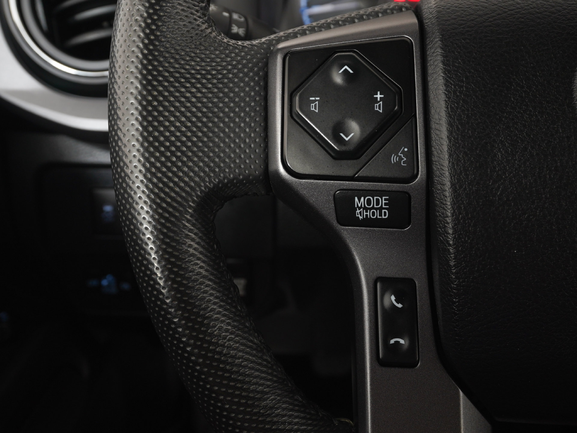 Used 2022 Toyota Tacoma TRD Sport w/ Technology Package AWD/4WD image 19