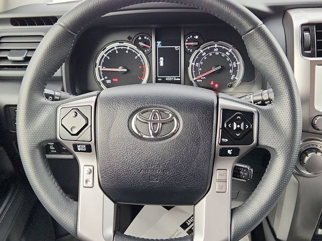 Used 2022 Toyota 4Runner TRD Sport w/ Technology Package AWD/4WD image 9