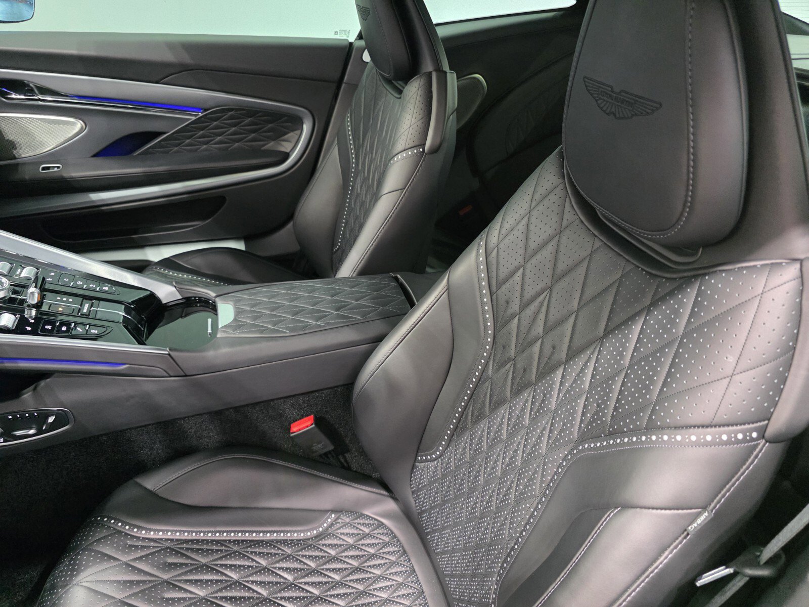 Used 2024 Aston Martin DB12 Coupe RWD image 17