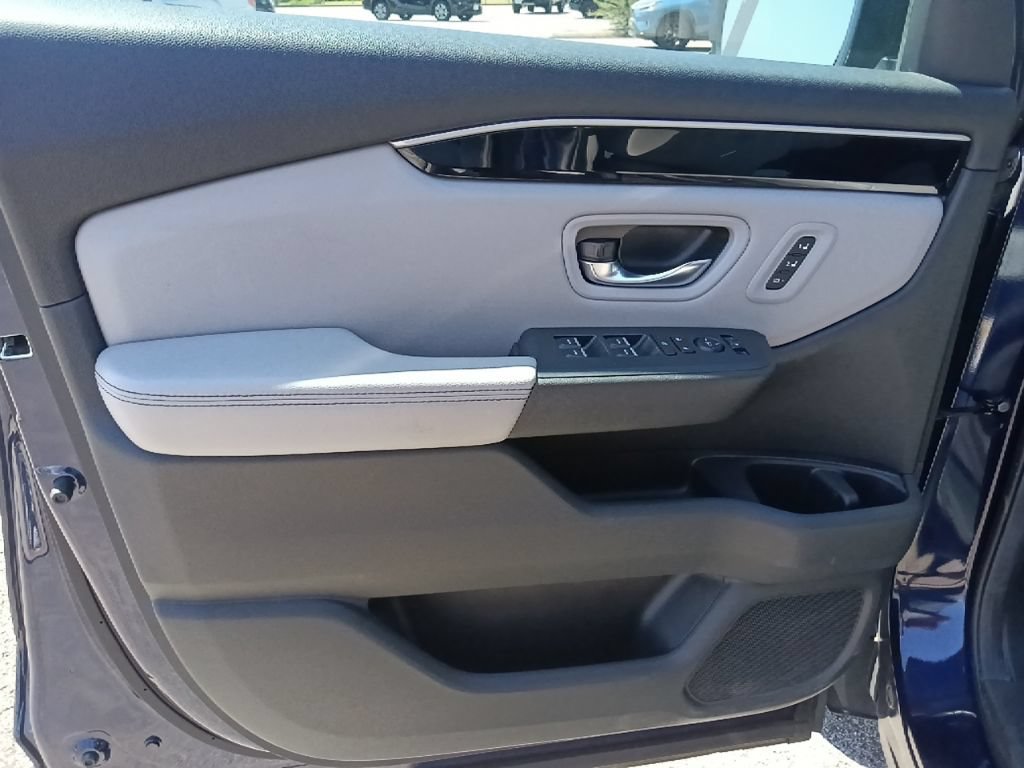 Used 2025 Honda Pilot EX-L image 11