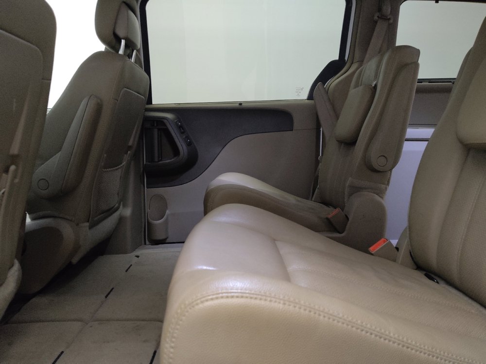 Used 2015 Chrysler Town & Country Touring-L w/ Driver Convenience Group FWD image 18