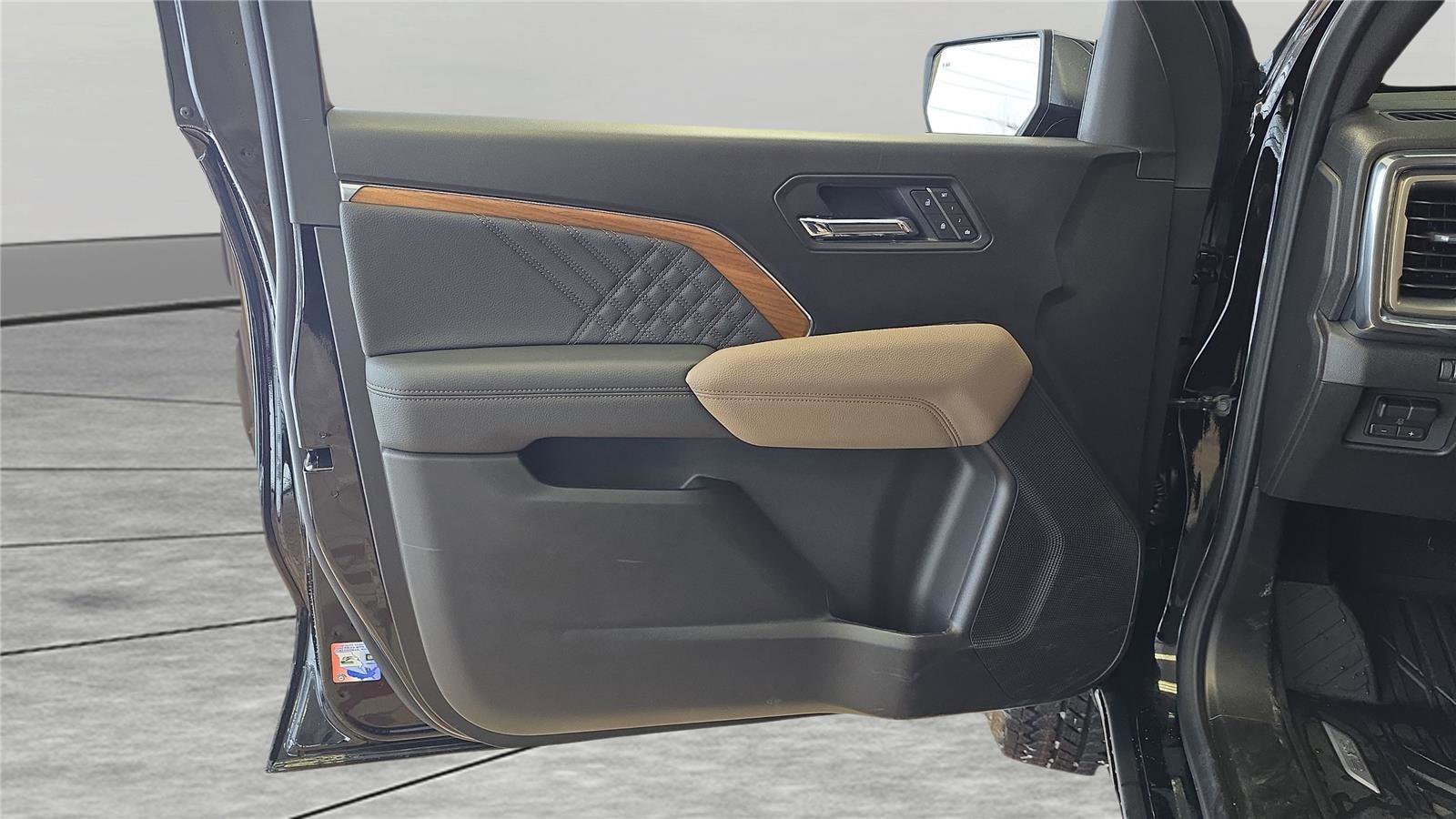 New 2026 GMC Canyon Denali image 12