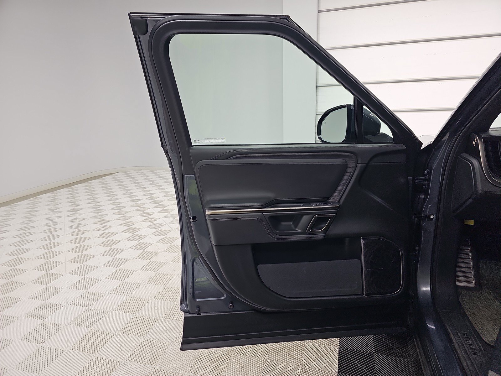 Used 2022 Rivian R1T Adventure AWD/4WD image 16