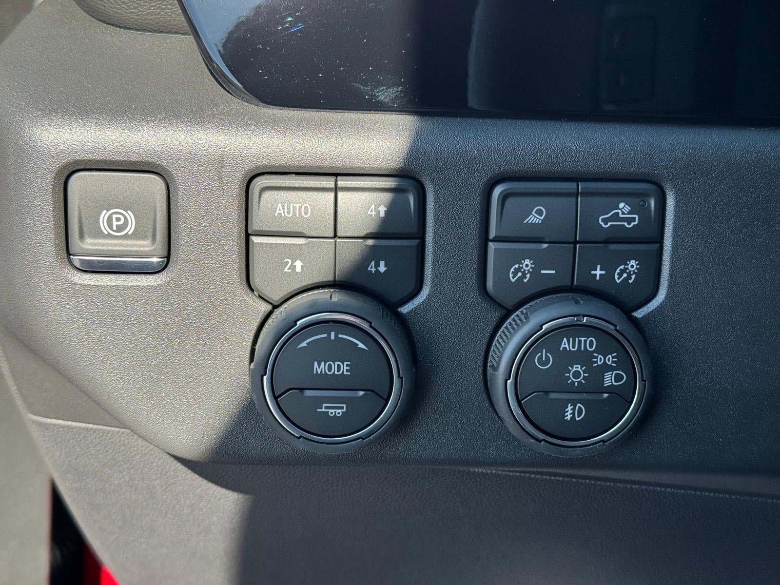 Used 2026 Chevrolet Silverado 1500 LT Trail Boss w/ LT Trail Boss Premium Package AWD/4WD image 13