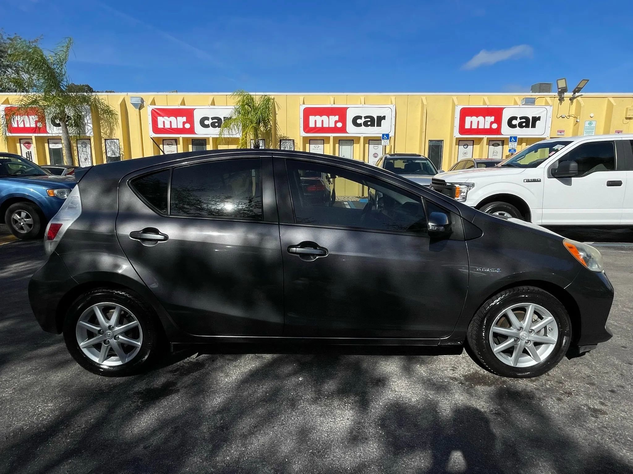 Used 2013 Toyota Prius C One image 6