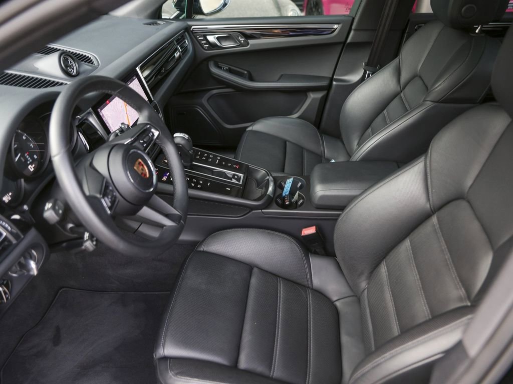 Certified 2025 Porsche Macan image 15