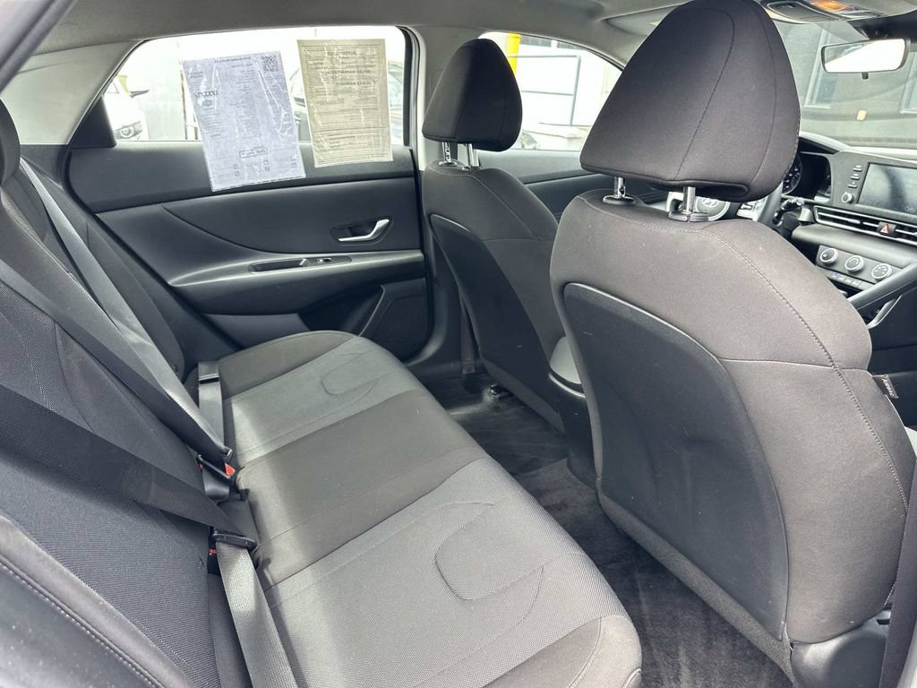Used 2023 Hyundai Elantra SE FWD image 30