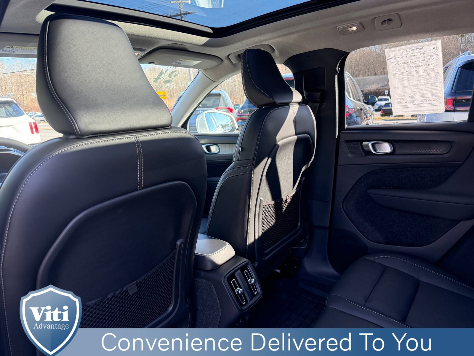 Certified 2024 Volvo XC40 B5 Ultimate w/ Protection Package Premier image 21