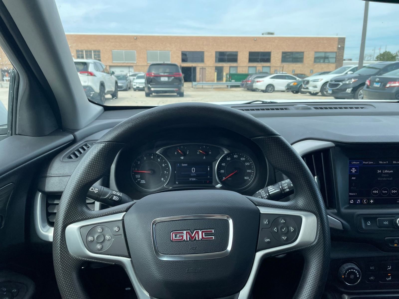 Used 2024 GMC Terrain SLE image 32