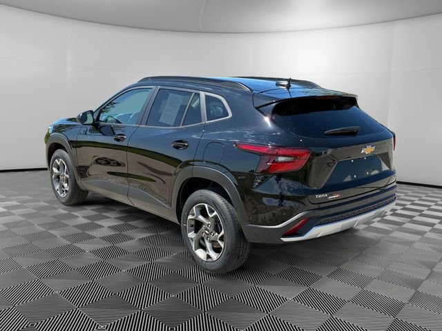 Used 2025 Chevrolet Trax LT w/ Driver Confidence Package FWD image 3