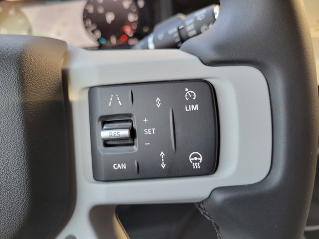 Used 2025 Land Rover Defender 110 S image 31