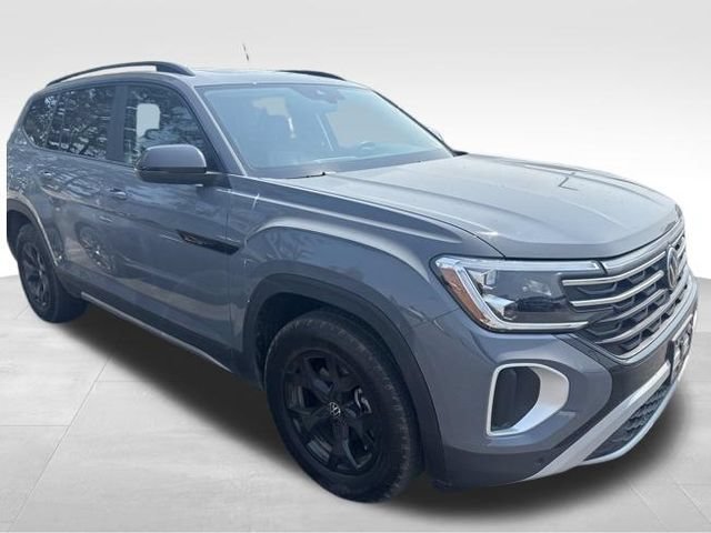 Used 2025 Volkswagen Atlas Peak Edition SE AWD/4WD image 21