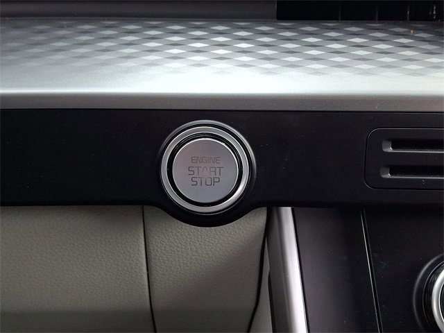 Used 2024 Kia Carnival LX image 24