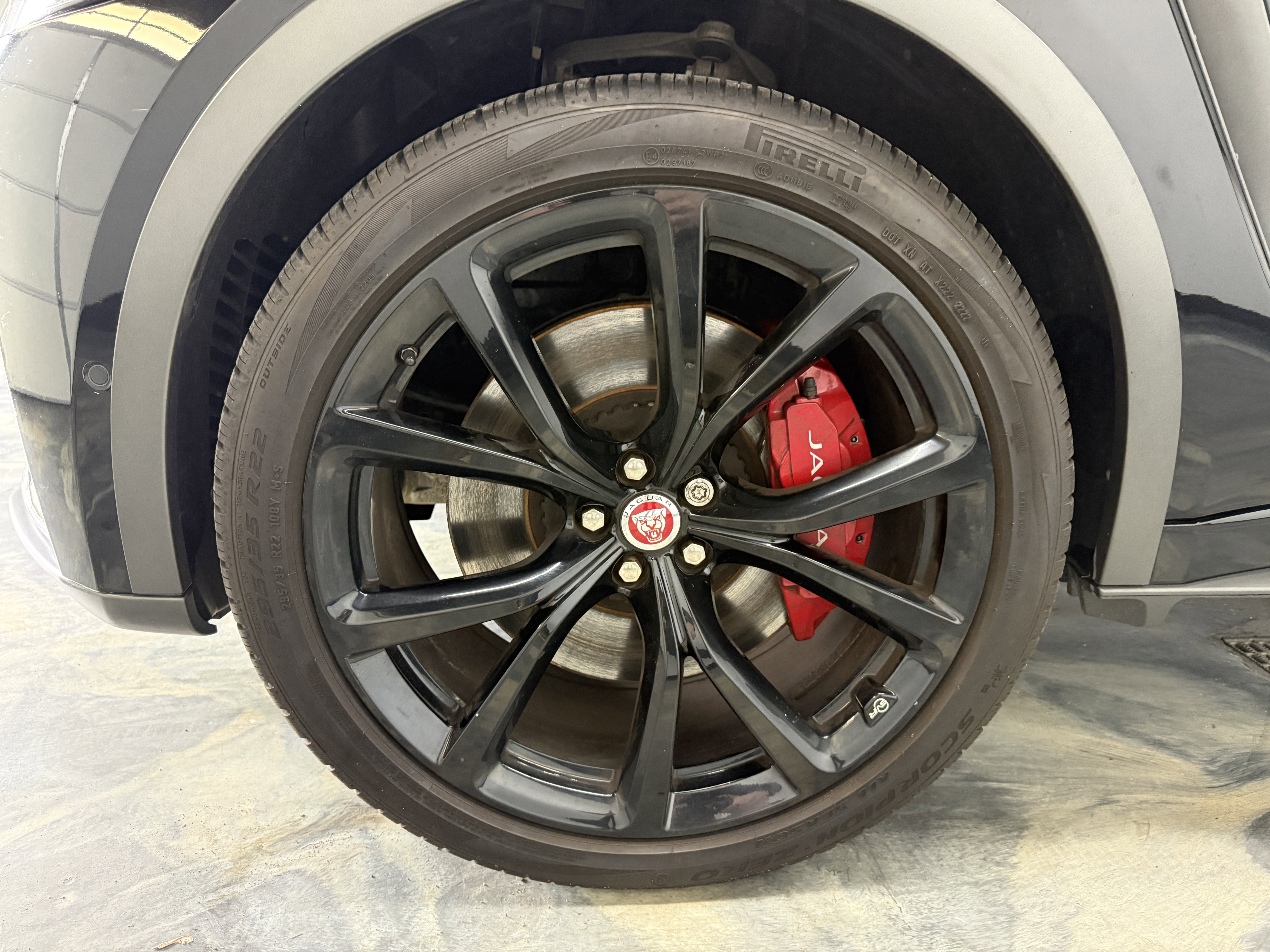 Used 2020 Jaguar F-PACE SVR image 28