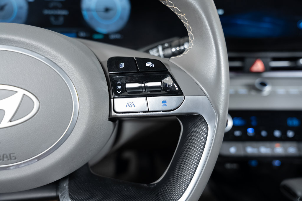 Certified 2025 Hyundai Elantra SEL FWD image 30