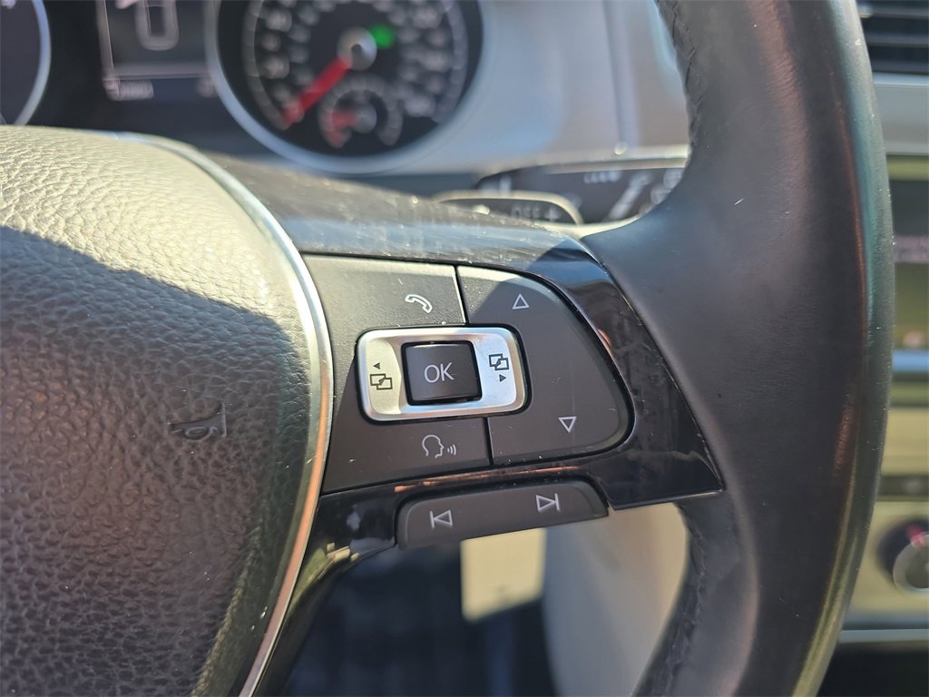 Used 2015 Volkswagen Golf TDI S image 29