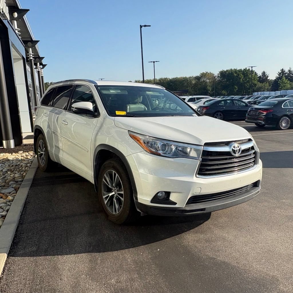 Used 2016 Toyota Highlander XLE AWD/4WD image 4