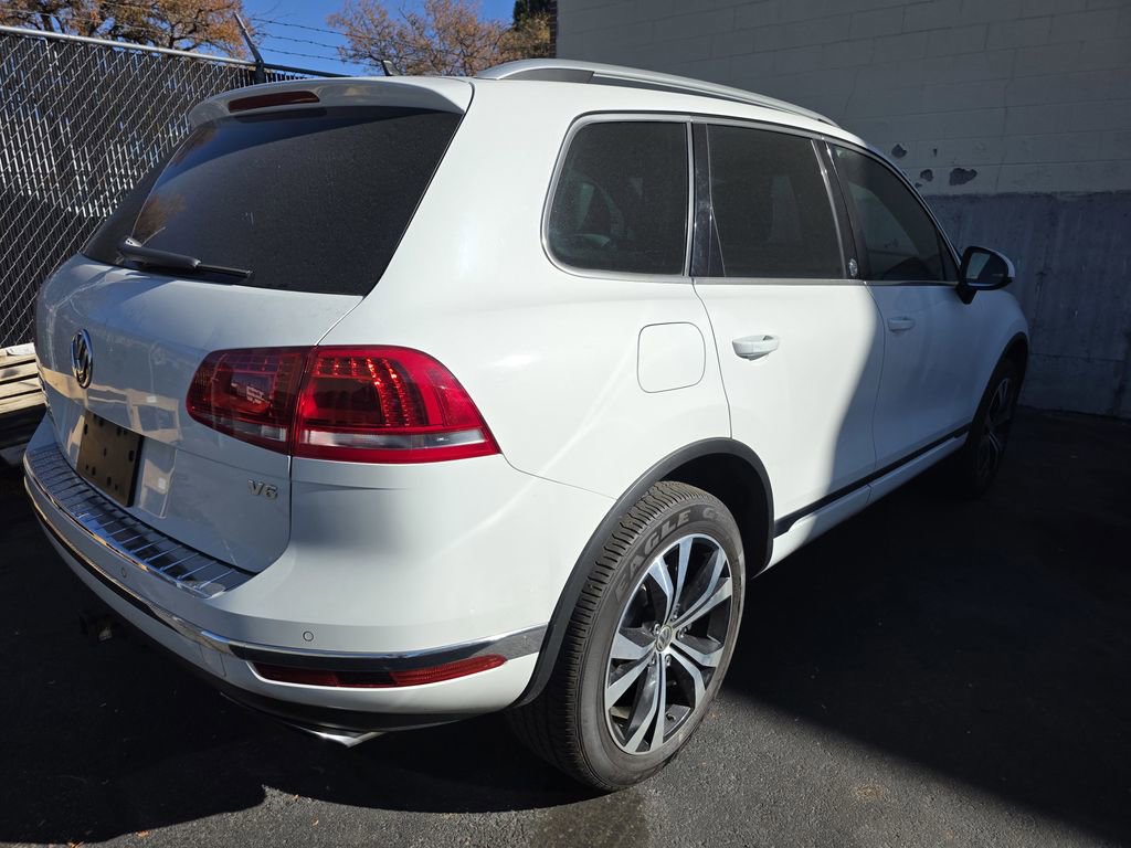 Used 2017 Volkswagen Touareg Wolfsburg Edition image 3