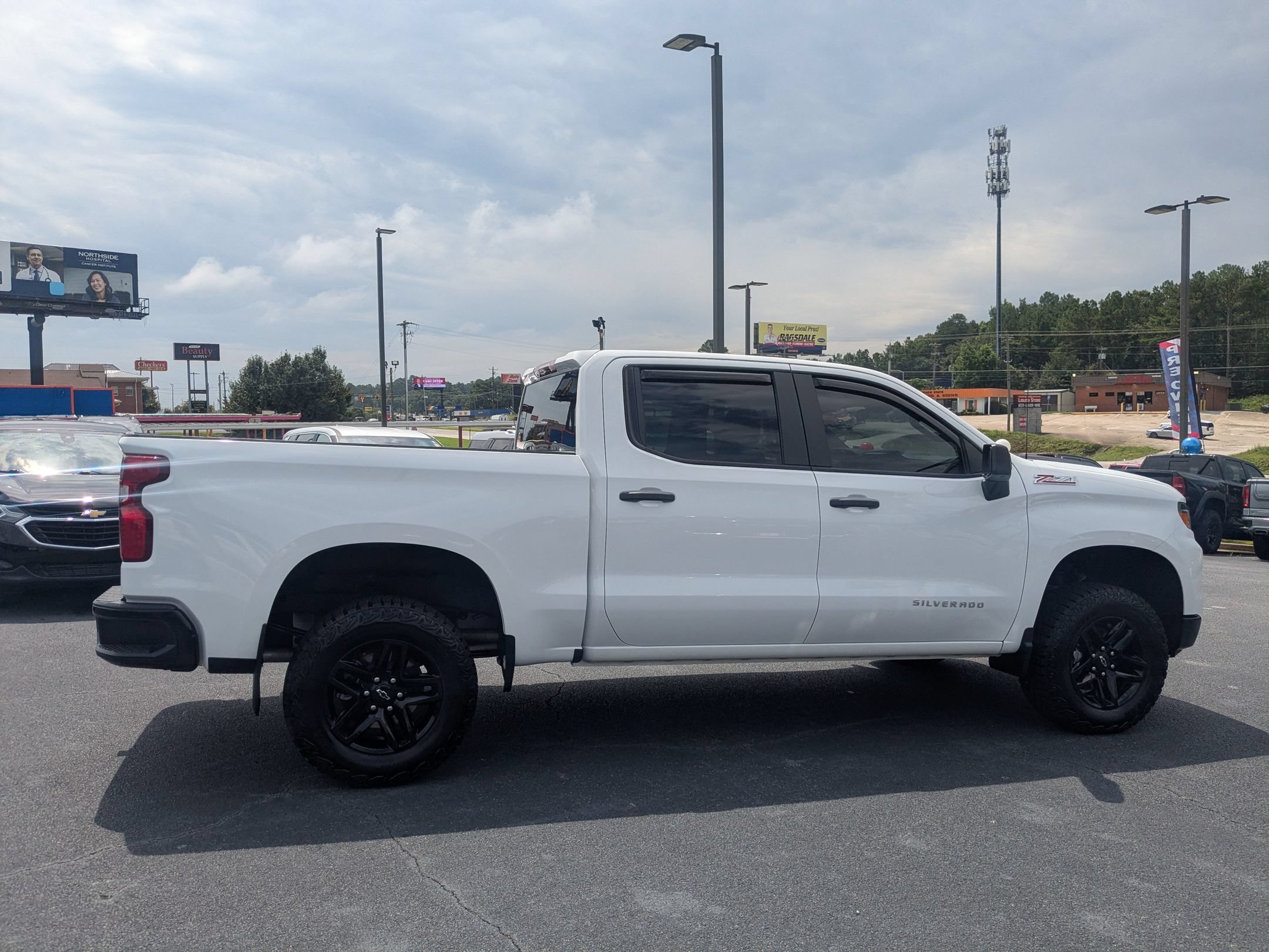 Used 2024 Chevrolet Silverado 1500 Custom Trail Boss AWD/4WD image 4
