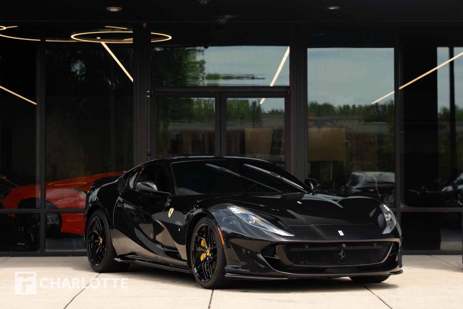 Used 2018 Ferrari 812 Superfast RWD image 1