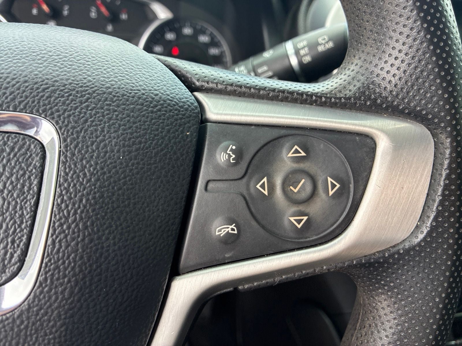 Used 2021 GMC Acadia SLE FWD image 28