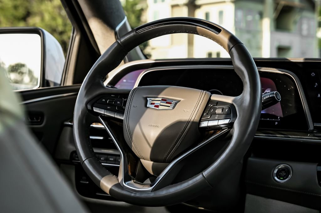 Used 2023 Cadillac Escalade Sport Platinum w/ LPO, ONYX Package image 15