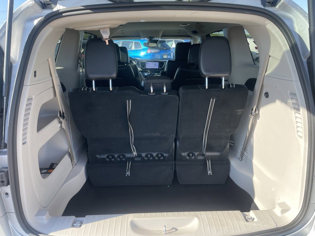 Used 2024 Chrysler Pacifica Touring-L image 32