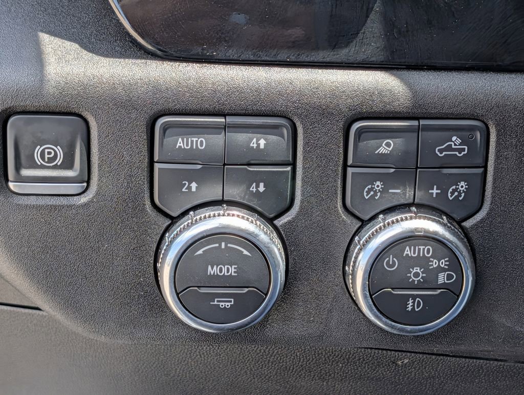 Used 2025 GMC Sierra 2500 SLT w/ SLT Convenience Package AWD/4WD image 23
