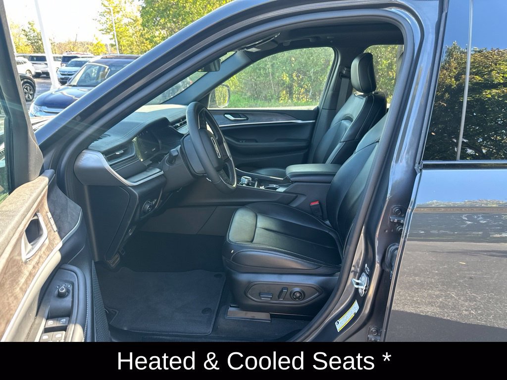 Used 2026 Jeep Grand Cherokee Limited AWD/4WD image 13