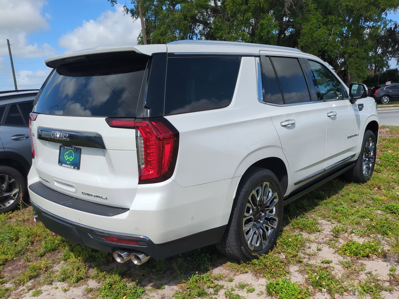 Used 2023 GMC Yukon Denali Ultimate AWD/4WD image 4