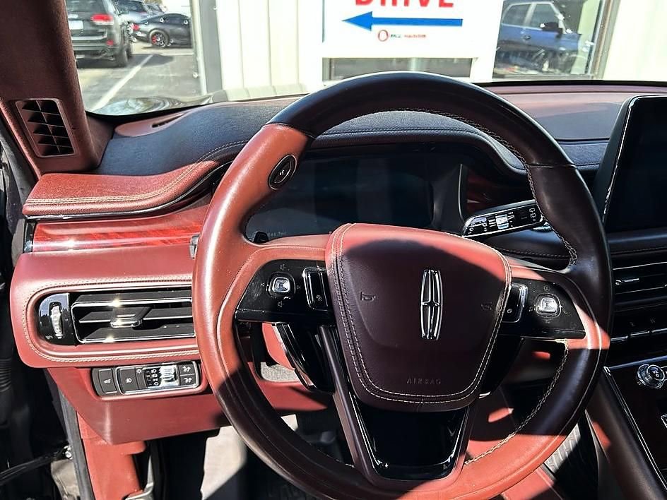 Used 2020 Lincoln Aviator Black Label w/ Class IV Trailer Tow Package image 19