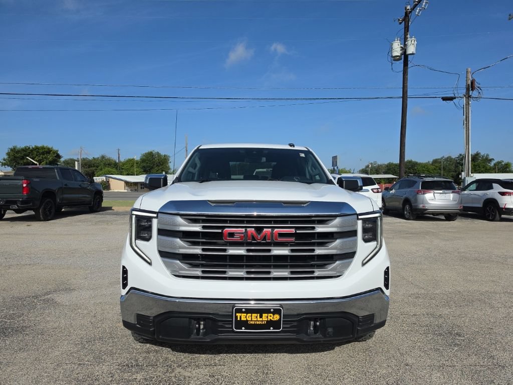 Used 2024 GMC Sierra 1500 SLE AWD/4WD image 3